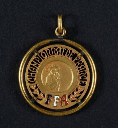 null Médaille de Champion de France 1959 du 10 000 mètres, son douzième titre dans...