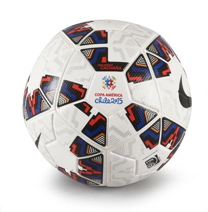 null Ballon officiel utilisé lors de la Copa America 2015 au Chili. Modèle Nike ...