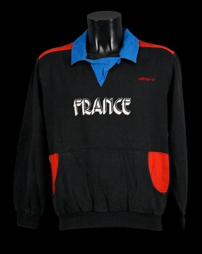null Michel Platini
Veste de survêtement portée avec l'équipe de France. Marque Adidas....
