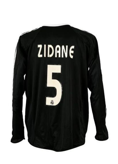 null Zinedine Zidane n°5
Maillot du Real Madrid pour la saison 2004-2005 de Liga....