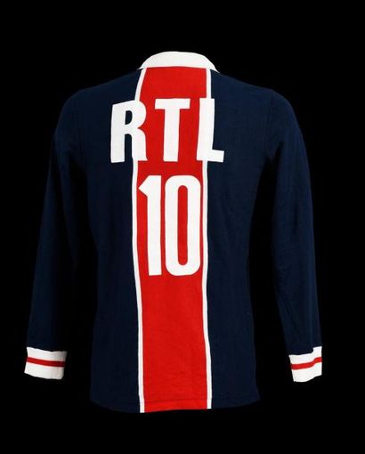 null Ivica Surjak n°10
Maillot porté avec le Paris-Saint-Germain lors de la saison...
