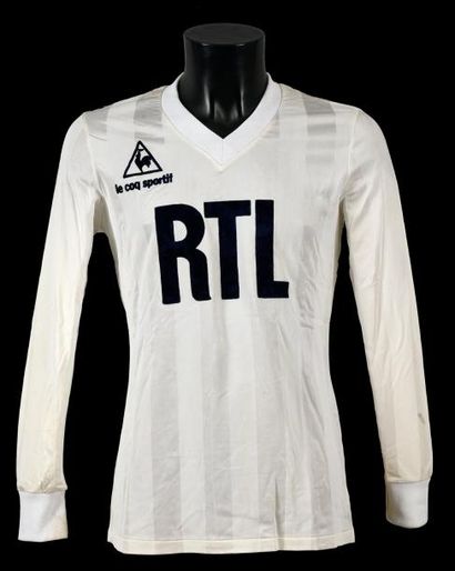 null Maillot n°6 du Paris Saint-Germain porté lors de la saison 1981-1982 du Championnat...