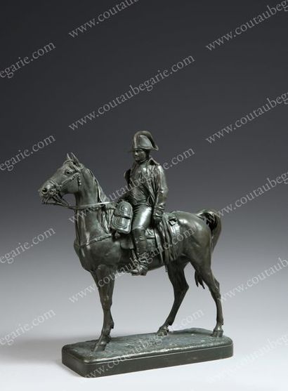 MASSON JULES-EDMOND (1871-1932) 
L'empereur Napoléon Ier à cheval.
Bronze équestre...