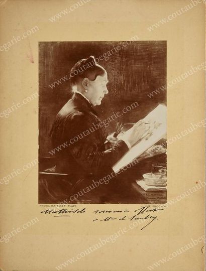 null MATHILDE, princesse Bonaparte (1870-1948).
Photographie signée Raoul Saisset...