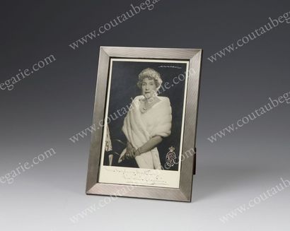 null VICTORIA-EUGÉNIE, reine d'Espagne (1887-1969).
Portrait photographique représentant...