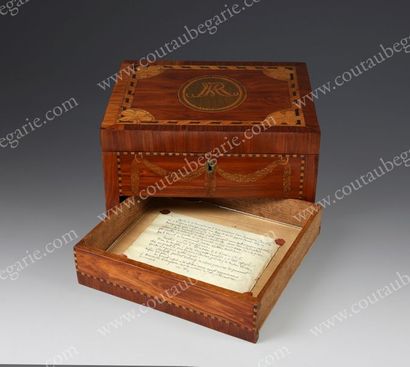 null COFFRET SERRE-PAPIERS DE VOYAGE EN MARQUETERIE AYANT APPARTENU À MAXIMILIEN...