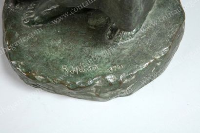 HAUTOT Rachel-Lucy (1883-1935) 
Vieil homme à la canne.
Bronze à patine verte nuancée,...