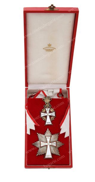 null ORDRE DE DANNEBROG (Danemark).
Ensemble grand-croix, composé de son insigne...