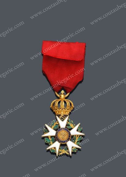 null ORDRE DE LA LÉGION D'HONNEUR (France).
Croix de chevalier, modèle de 3ème type...