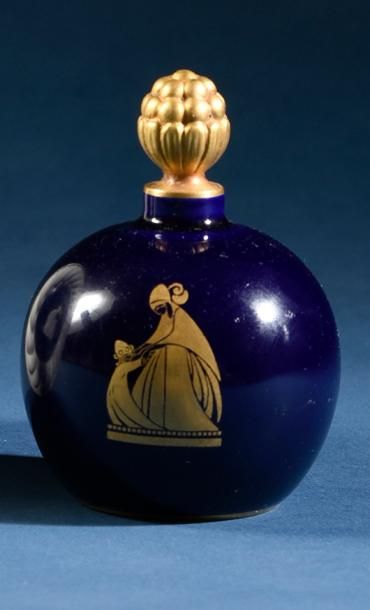 Jeanne Lanvin (1926) 
Elégant flacon modèle «boule bleue» en biscuit émaillé bleu...