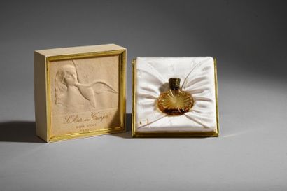 Nina RICCI «L'Air du Temps» - (1948)
Rarissime première version de ce parfum emblématique:...