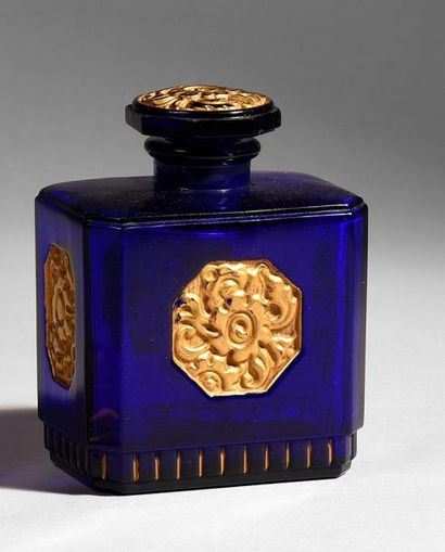 Verrerie Marganne & Degrèze - (années 1920) Flacon à parfum en verre pressé moulé...
