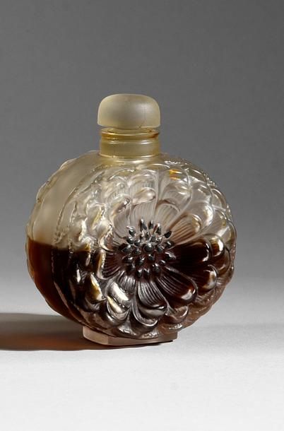 Cristal Lalique - (années 1980) Deux flacons à parfum modèle «Dahlia» en cristal...
