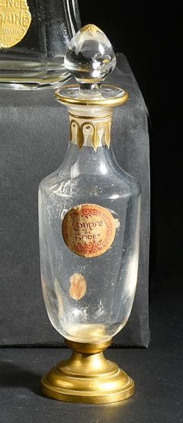 Godet «Chypre» - (années 1920)
Elégant flacon amphore en cristal incolore pressé...