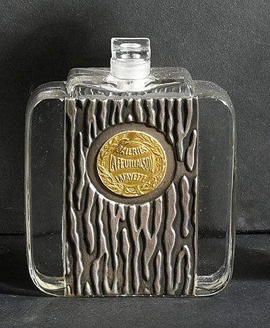 GALERIES LAfAYETTE «La Feuilleraie» - (années 1920)
Rare flacon en verre incolore...