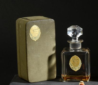 Jn.Giraud & fils «Le Parfum Rêvé» - (années 1920)
Présenté dans son coffret rectangulaire...