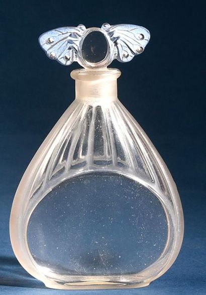 Dubarry «Après la Pluie» - (années 1920) Flacon en verre incolore pressé moulé légèrement...