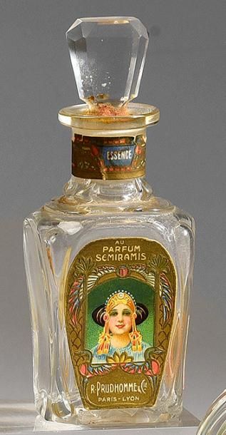 R.Prudhomme & Cie «Parfum Sémiramis» (années 1920 - Lyon)
Flacon carafon en verre...