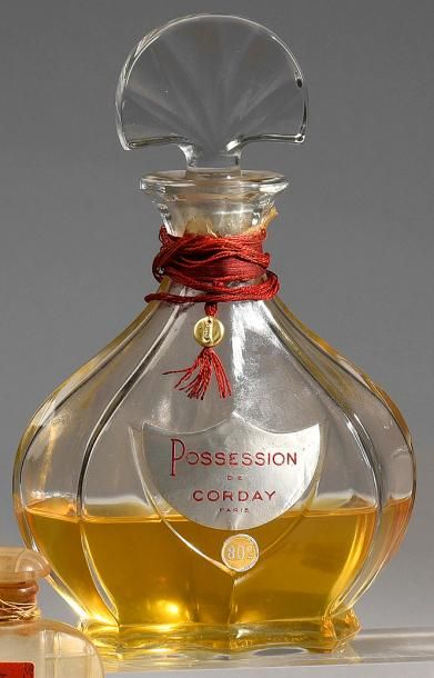 Corday «Possession» - (années 1930)
Flacon en verre incolore pressé moulé de section...