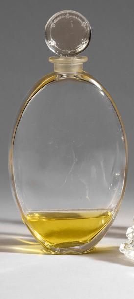 Arys «La Rose» - (1920)
Flacon en verre incolore pressé moulé de section cylindrique,...