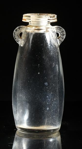 null «Flacon collerette» - (1912)
Base du flacon en verre incolore pressé moulé de...