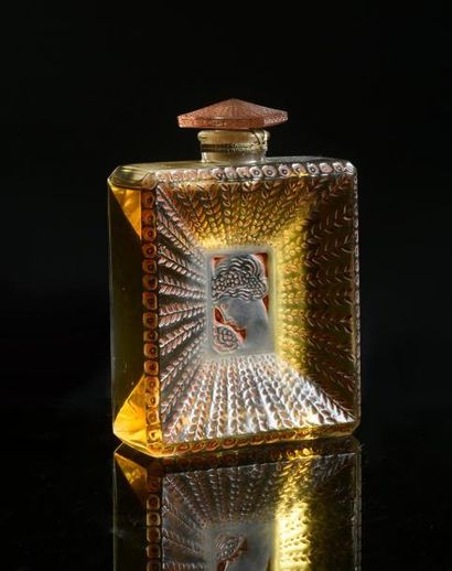 Houbigant La Belle Saison - (1925)
Flacon en verre incolore pressé moulé de section...