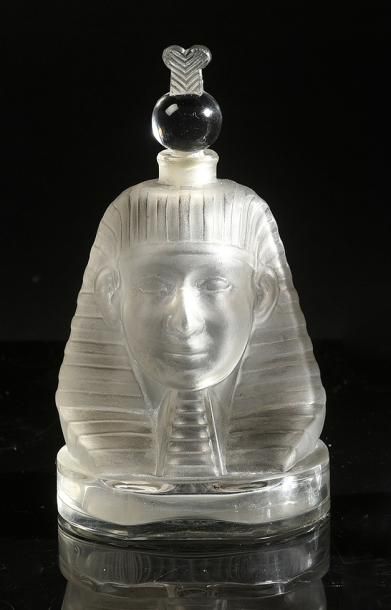 Parfumerie Ramsès (Léon De Bertalot) «Ramsès IV» - (1919)
Flacon en cristal incolore...