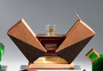 Parfums De Marly «Impérial» - (années 1930)
Présenté dans son sublime coffret rectangulaire...