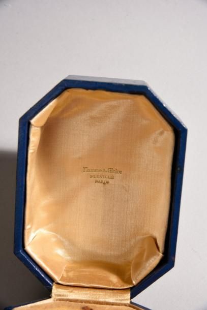 Pléville (Michel Pléville) «Flamme de Gloire» - (1924)
Rarissime objet de parfumerie...
