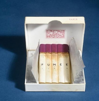 Lubin «Fumée» - (1936)
Très rare flacon surréaliste en verre incolore pressé moulé...