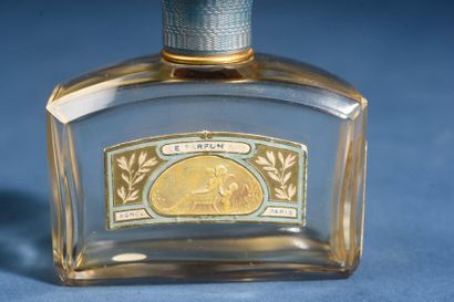 Agnel «Le Parfum» - (années 1910)
Luxueux flacon en cristal incolore pressé moulé...