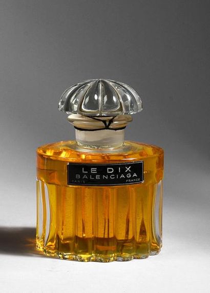 BALENCIAGA «Le Dix» - (1959)
Modèle «cylindre cannelures» dessiné par Pierre Camin...
