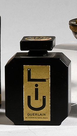 Guerlain «Liu» - (1929)
Rare dans sa plus petite taille, flacon en verre opaque noir...