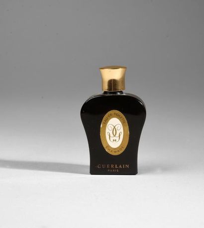 Guerlain «Chamade» - (1969)
Flacon diminutif modèle «lyre noire» en verre opaque...