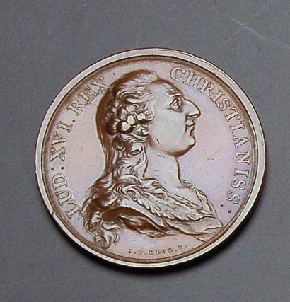 null Louis XVI, roi de France. Médaille en bronze au profil du souverain, signée...