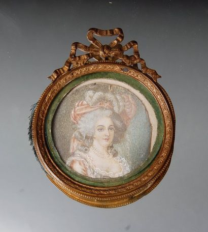 null Marie-Antoinette, reine de France. Miniature peinte sur ivoire, représentant...