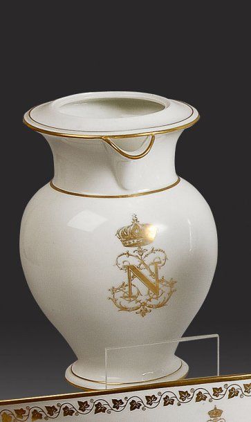 null Napoléon III. Pot à décoction en porcelaine blanche provenant du service de...