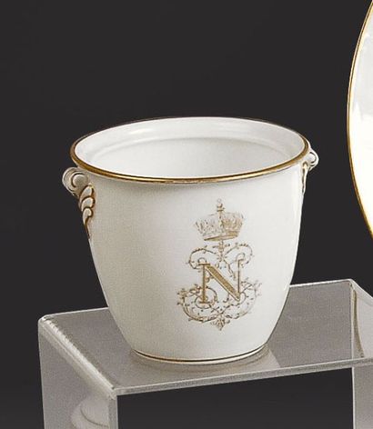 null Napoléon III. Sucrier en porcelaine blanche, petit modèle, provenant du service...