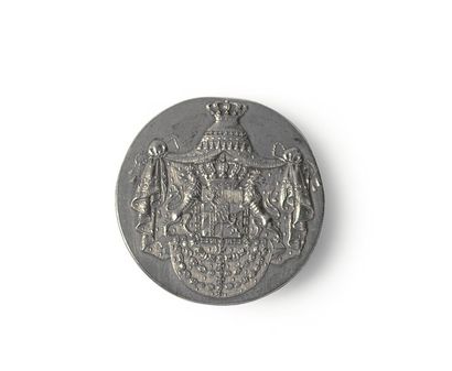 BAVIERE Bouton de forme plate, argenté, aux armes du royaume. Règne: Louis II (1864-1886)....