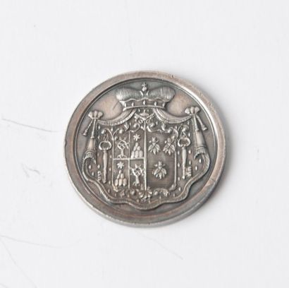 null Pièce en argent aux armes des Clermont-Tonnerre, datée 1823. Diam. : 2,5 cm