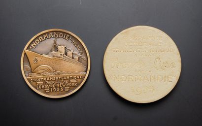 null Paquebot « Normandie ». Belle médaille en bronze, conservée dans son écrin d'origine...