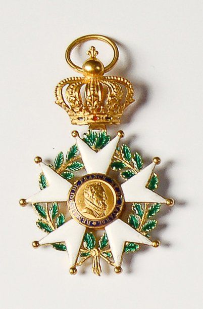 null Croix d'officier de l'Ordre de la Légion d'Honneur. Or. Infime éclat d'émail...