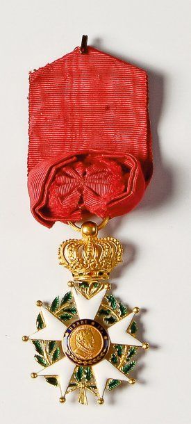 null Croix d'officier de l'Ordre de la Légion d'Honneur. Or. Beau ruban à bouffette....