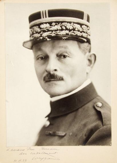 null Général Weygand. Portrait photographique de Pierre Auradon, tirage argentique....
