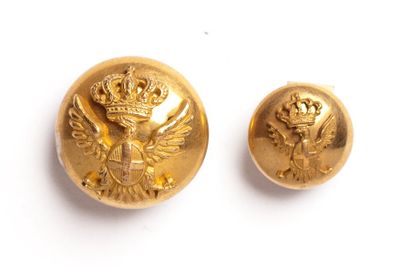 ITALIE Lot de deux boutons d'uniforme de diplomate, de forme bombée, dorés, appliqués...