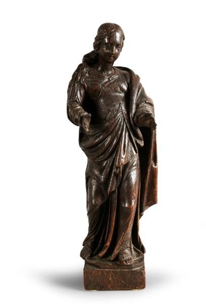 null Vierge ou sainte Femme en chêne sculpté, dos ébauché.
H.: 60,5 cm
XVIe siècle...