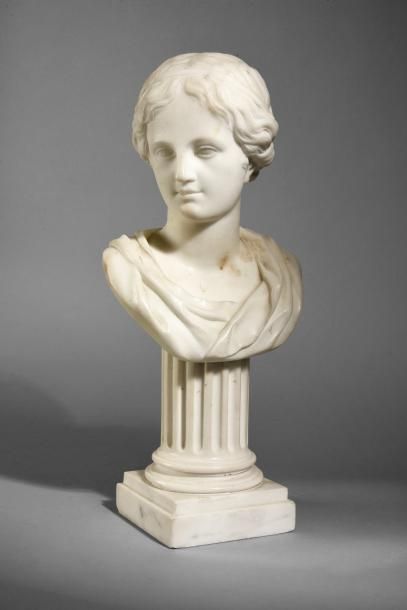 Ecole Italienne du XVIIIe siècle Buste de femme.
Marbre blanc.
H.: 39 cm