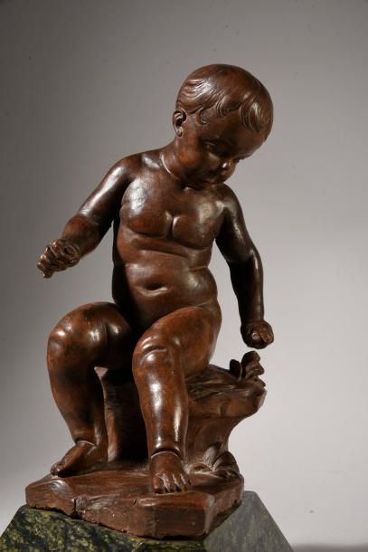 François DUQUESNOY (1597 - 1643) d'après Enfant assis penché sur le coté.
Terre cuite...