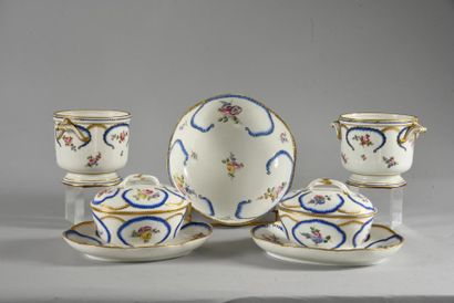 Saladier en porcelaine de Sèvres du XVIIIe...