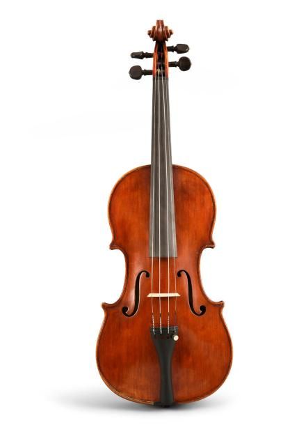 null 
Très beau violon italien de Vincenzo Sannino, fait à Naples en 1913. Etiquette...